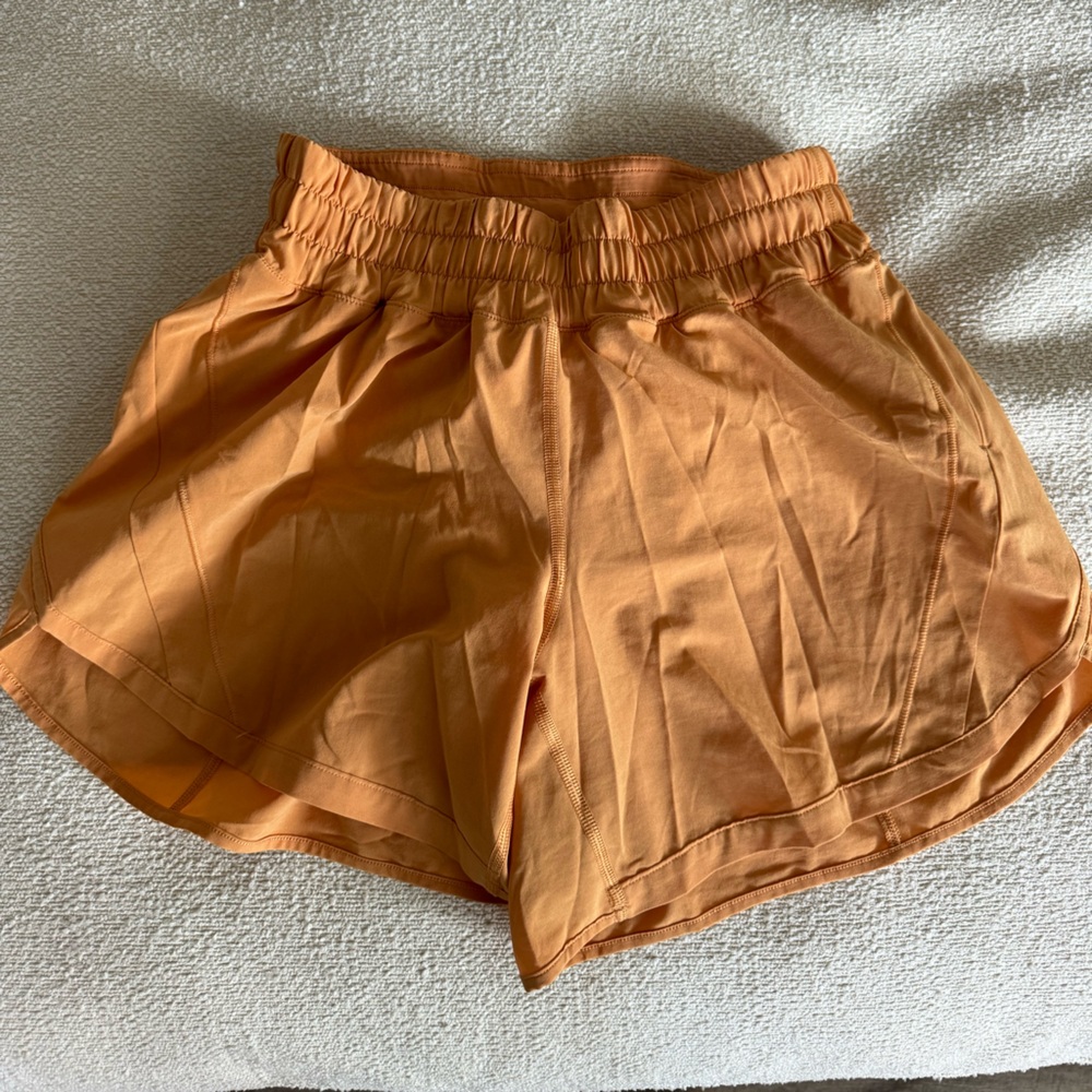 Lululemon Track that mid rise lined short 5”
